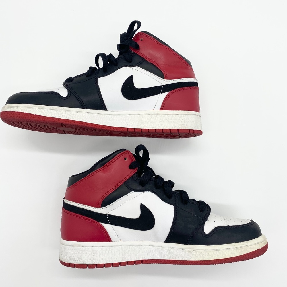 Air Jordan 1 Retro GS Size 4Y (fits women 5.5)